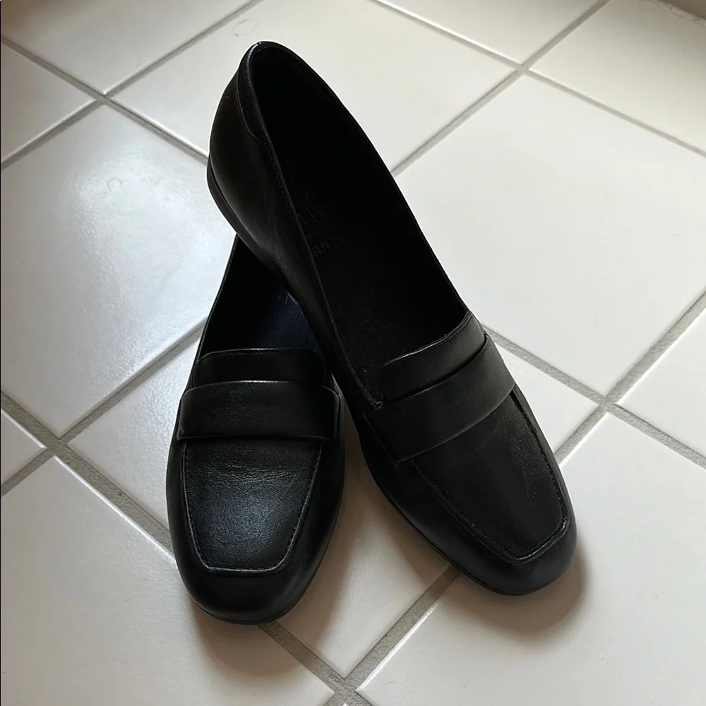 Naturalizer Black Loafers with Slip-On Design and Versatile Style - Picture 5 of 5